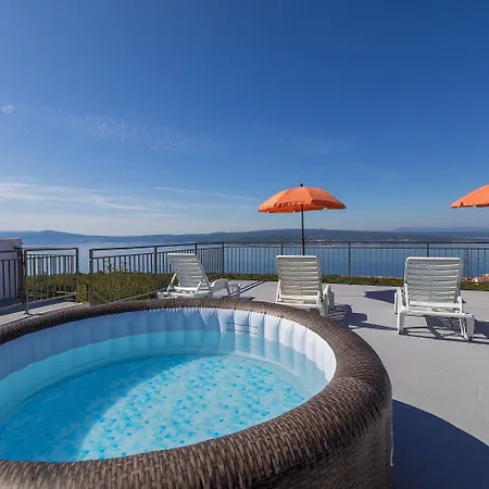 Lejlighed Beeindruckendes Mit Grosser Dachterrasse, Whirlpool, Meerblick, Grill, Aussendusche Crikvenica
