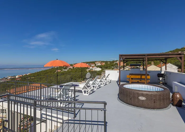 Beeindruckendes Mit Grosser Dachterrasse, Whirlpool, Meerblick, Grill, Aussendusche Appartamento Crikvenica