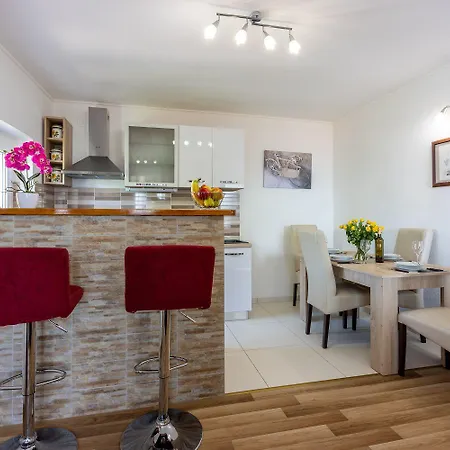 Beeindruckendes Mit Grosser Dachterrasse, Whirlpool, Meerblick, Grill, Aussendusche * Crikvenica