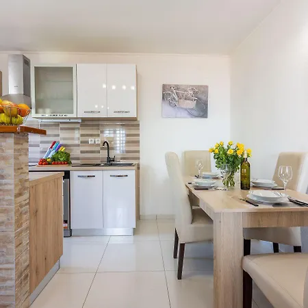 Beeindruckendes Mit Grosser Dachterrasse, Whirlpool, Meerblick, Grill, Aussendusche Apartament Crikvenica