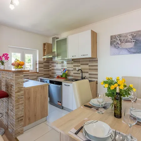 Beeindruckendes Mit Grosser Dachterrasse, Whirlpool, Meerblick, Grill, Aussendusche * Crikvenica